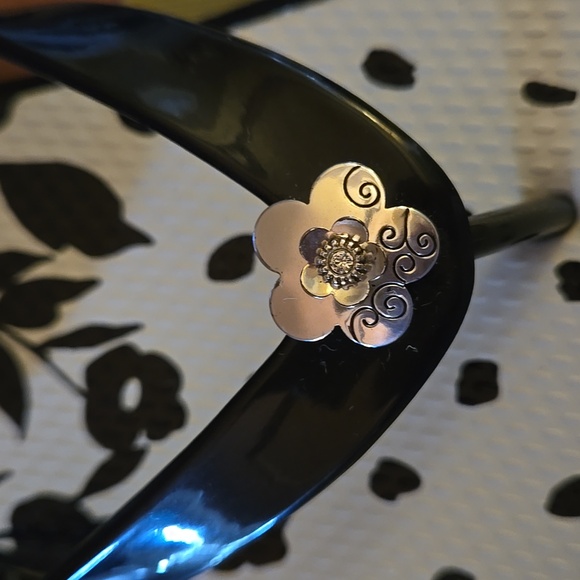 Brighton AUTHENTIC Black & White Floral Flip Flops Matching Bag Low Wedge 8 NEW - Picture 4 of 7